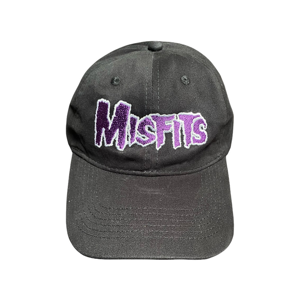 Black baseball cap with purple logo embroidered ’Misfits’ on the front